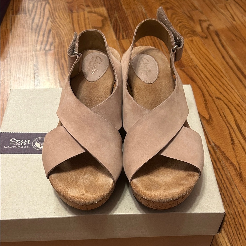 Clarks Women’s Taupe Crisscross Suede Wedge Sandals never worn outside